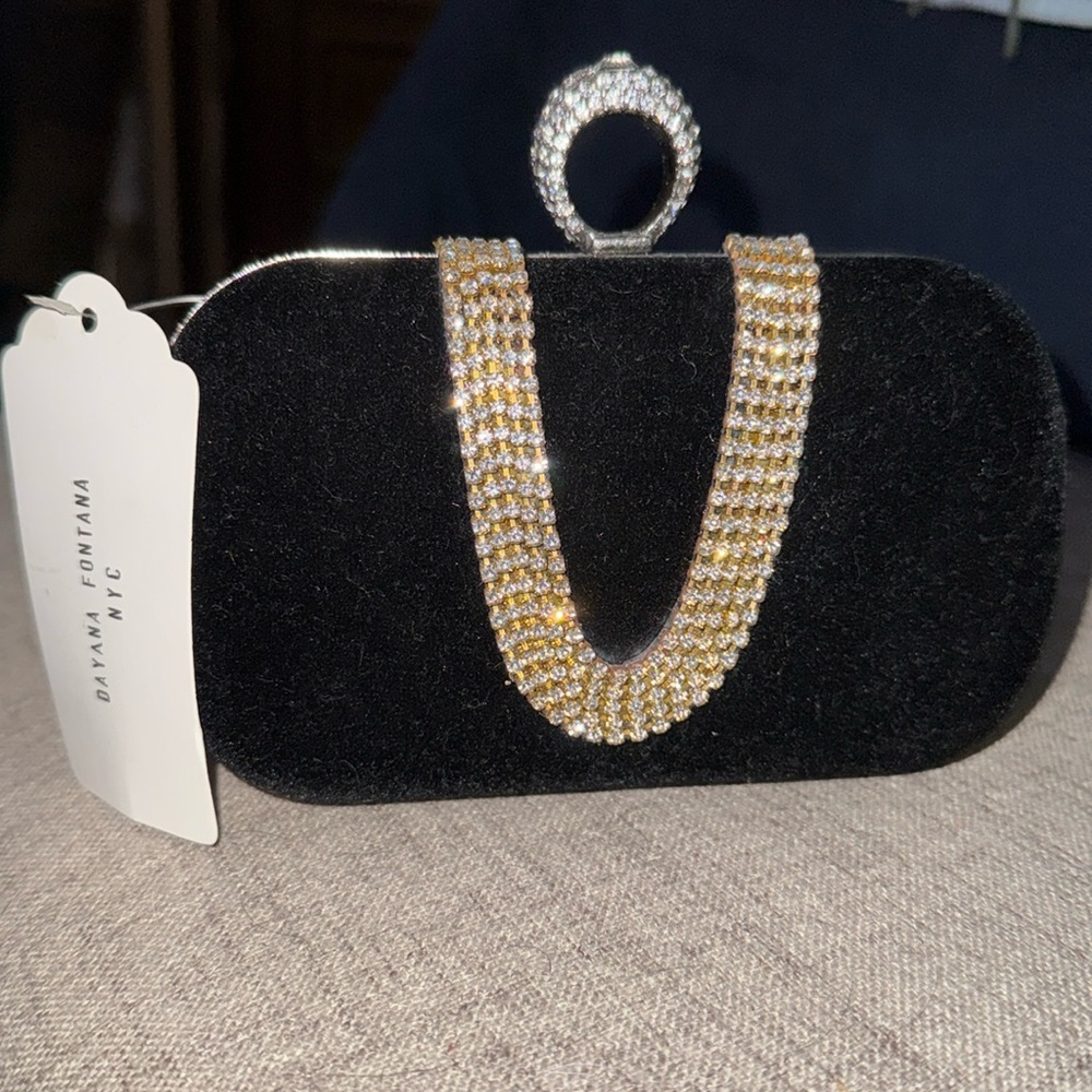 NWT Dayana Fontana NYC Clutch has a Strap it's more wristlet.